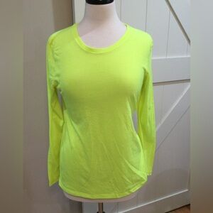 Danskin Now, Medium, semi-fitted long sleeve active wear top